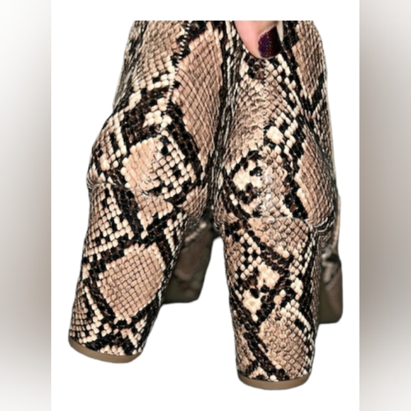 Lane Bryant Wide Calf Snakeskin like Booties size 8W NWT - Picture 4 of 11